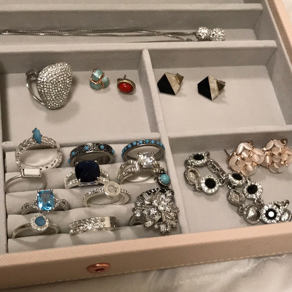 Jewelry - Picture 2 of 3